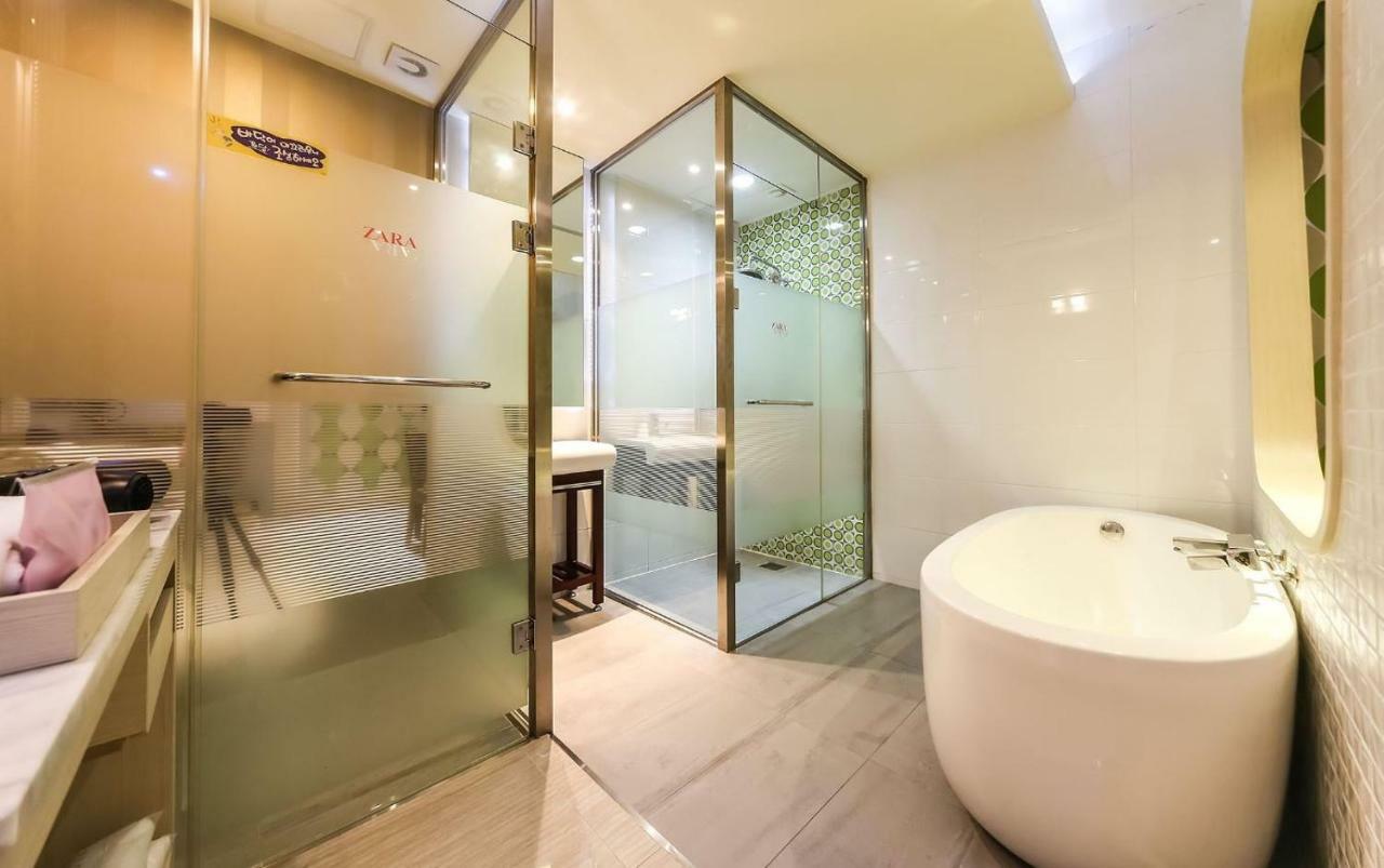 Hotel Zara Чханвон Екстер'єр фото